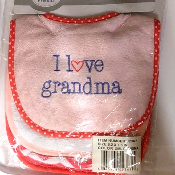 NWT Luvable Friends by HUDSON "I love Grandma" 3 pack Bibs - Picture 2 of 4